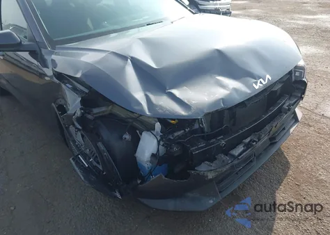 2025 Kia K4 Lx из США, поврежденный, VIN 3KPFT4DE7SE037054